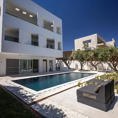 Infinity White Complex By Gk * Pórto Ráfti